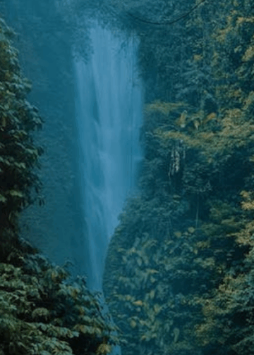 “Yellow Gate”, Air Terjun Candi Kuning Desa Silangjana: Keindahan Alam yang Membersihkan Lelahmu