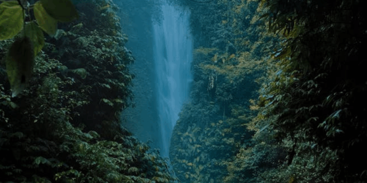 “Yellow Gate”, Air Terjun Candi Kuning Desa Silangjana: Keindahan Alam yang Membersihkan Lelahmu