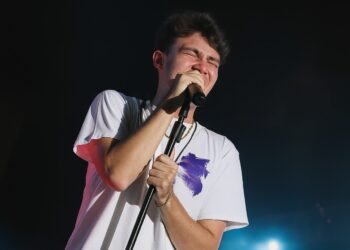 Ketika Nyoman Paul Bernyanyi di Pembukaan Bulfest 2025, Para Remaja Putri Tak Henti-henti Berteriak…