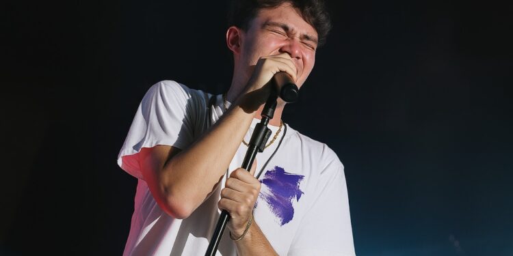 Ketika Nyoman Paul Bernyanyi di Pembukaan Bulfest 2025, Para Remaja Putri Tak Henti-henti Berteriak…