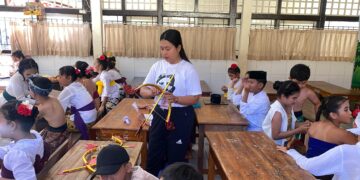 “Drama” Dibalik Drama Kisah Cinta Rai Srimben: Kumis Gatal, Kain Melorot, dan Badmood Sebelum Pentas