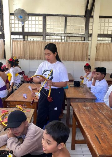 “Drama” Dibalik Drama Kisah Cinta Rai Srimben: Kumis Gatal, Kain Melorot, dan Badmood Sebelum Pentas
