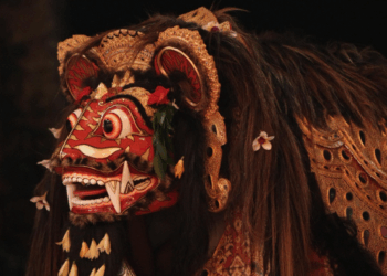 Sesuhunan Desa Adat Kebon-Tegallalang Mesolah di Pura Dalem Agung Padangtegal dan Cerita Barong Macan Dibelit Ular