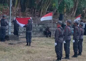 Paskibraka Istimewa dari Desa Panji: Ketika Para Bapak Menjadi Pengibar Bendera Pusaka