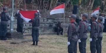 Paskibraka Istimewa dari Desa Panji: Ketika Para Bapak Menjadi Pengibar Bendera Pusaka
