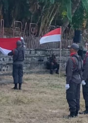 Paskibraka Istimewa dari Desa Panji: Ketika Para Bapak Menjadi Pengibar Bendera Pusaka