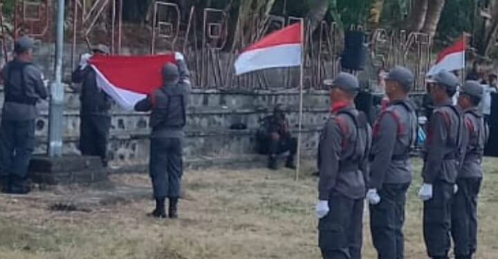 Paskibraka Istimewa dari Desa Panji: Ketika Para Bapak Menjadi Pengibar Bendera Pusaka