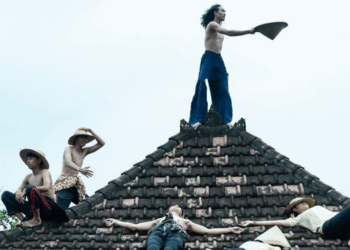 Merawat Lingkungan, Pariwisata dan Bayang-bayang Orientalisme — Catatan Pentas “Rahasia Bapak” karya Dhira Aditya