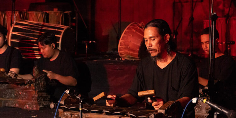 Mendengar dalam Diam: Menyimak Gema yang Tak Usai — Catatan dari Penutupan Festival Mi-Reng 2025