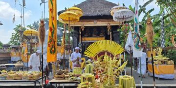 Tutur Para Tetua dan Yadnya 60 Tahunan di Pura Dalem Bhatarateng Desa Adat Beringkit-Mengwi