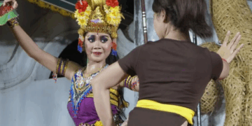 Joged Buleleng Porno? — Sanggar Seni Dharma Santi Bantah dengan Elegan di Bulfest 2025