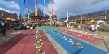 Pengguna Jalan Harap Maklum — Desa Adat Batur Ngusaba Dimel, Mengelilingi Gunung Batur Sampai 16 Agustus