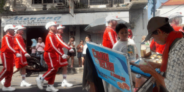 Merayakan Cimin Telor di Sela Lomba Gerak Jalan SD pada Perayaan HUT RI di Buleleng