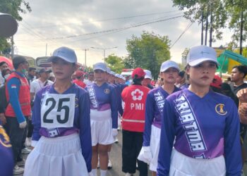Di Garis Finish Mereka Disambut Seperti Pejuang — Cerita Lomba Gerak Jalan 17 KM Putri di Singaraja