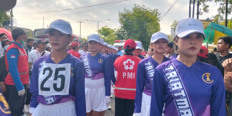 Di Garis Finish Mereka Disambut Seperti Pejuang — Cerita Lomba Gerak Jalan 17 KM Putri di Singaraja