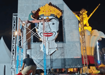 Sampah Plastik dan Ragam Tangan di Balik Topeng Rama-Laksmana pada Panggung Bulfest 2025