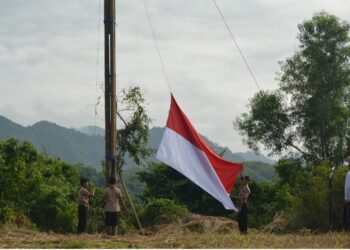 HUT ke-80 RI, Merah Putih Berkibar di Bukit Belong, Klungkung