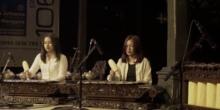 Catatan dari Forum Bukan Musik Biasa #106 : Membunyikan Ulang Seni Sandur dan Biografi