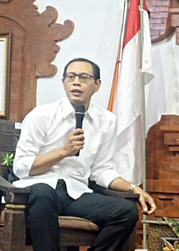 Menulis Feature: Gampang-gampang Susah — Apresiasi untuk Buku Kumpulan Berita Kisah “Sukawati, Ya Seni”
