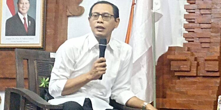 Menulis Feature: Gampang-gampang Susah — Apresiasi untuk Buku Kumpulan Berita Kisah “Sukawati, Ya Seni”