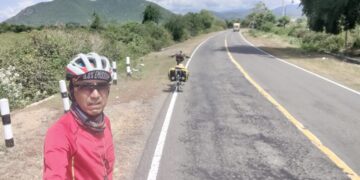 Cerita Perjalanan Bersepeda ke Labuan Bajo [10]–Makan Gratis di Warung Milik Arek Suroboyo