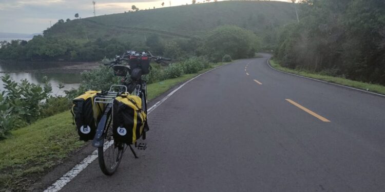 Cerita Perjalanan Bersepeda ke Labuan Bajo [12]—Menggigil Ketakutan pada Pagi Buta Saat Keluar dari Tarano