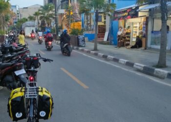 Cerita Perjalanan Bersepeda ke Labuan Bajo [15-Habis]—Di Labuan Bajo Saya Hanya Numpang Lewat