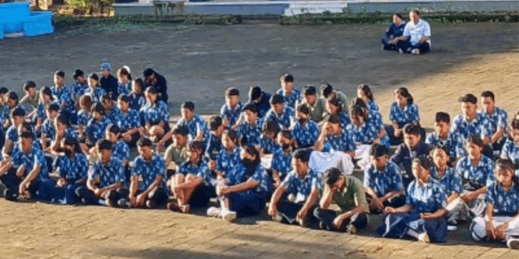 Membangun Kedamaian dan Konsentrasi Belajar melalui Transcendental Meditation di SMKN 1 Petang