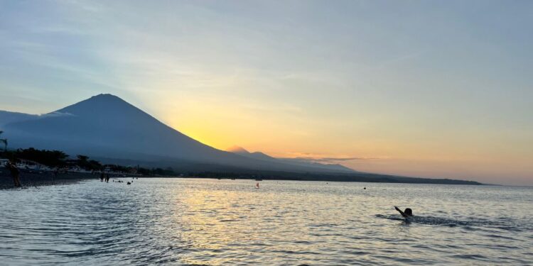 Ke Amed, Menikmati Kesunyian dan Loloh Pereda Stres