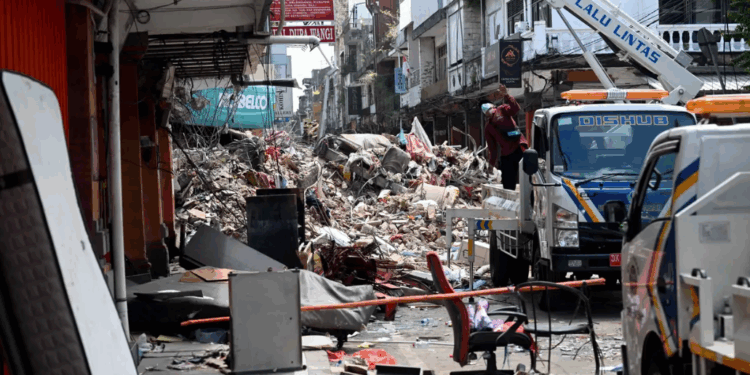 Melihat Sampah dan Demokrasi: Refleksi dari Banjir di Ibu Kota Bali