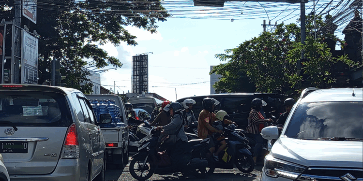 Bertaruh Nyawa di Jalan Raya