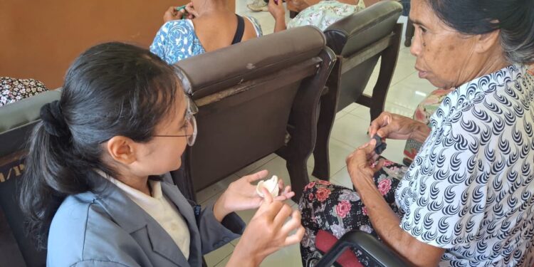 Muda Merawat Tua: Mahasiswa Undiksha dan Perjuangan Melawan Lupa