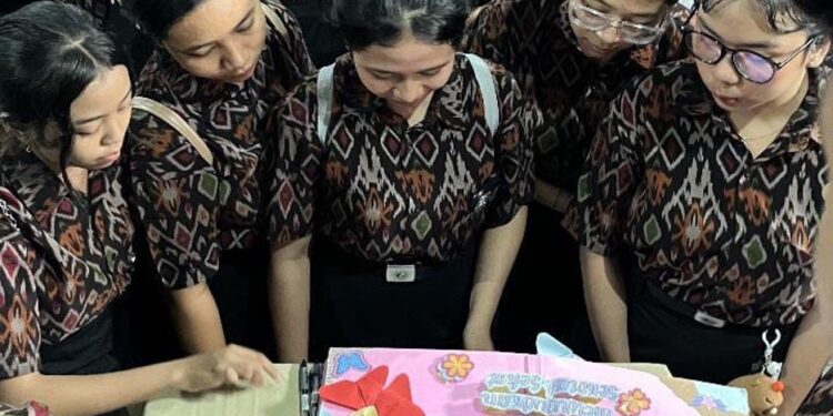 Dari Ide ke Aksi, Dari Aksi Jadi Pasti: Merayakan Ujian dengan Ekshibisi Scrapbook