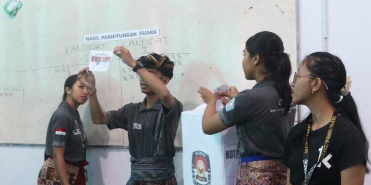 Pesta Demokrasi di SMK Kesehatan Bali Medika: Adelia dan Alissa Siap Pimpin OSIS Kesbam