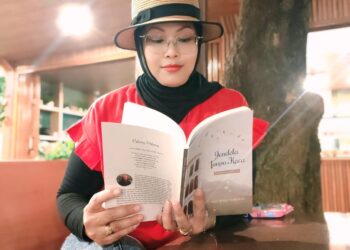 Jendela Tanpa Kaca: Menatap Luka, Menyusuri Cahaya