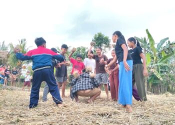Festival ke Uma V-2025: Ketika Anak-anak Mengenal Tanah dan Lumpur Sawah dengan Riang-Gembira