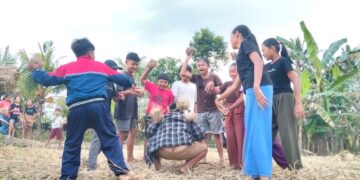 Festival ke Uma V-2025: Ketika Anak-anak Mengenal Tanah dan Lumpur Sawah dengan Riang-Gembira