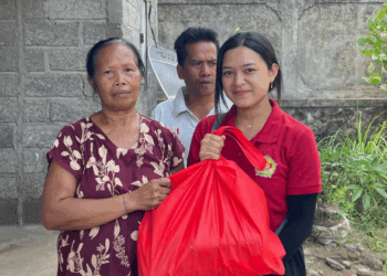 “Menabur Manfaat Menabur Kasih” — HMPS Ilmu Komunikasi IAHN Mpu Kuturan “Ngejot” di Desa Ambengan
