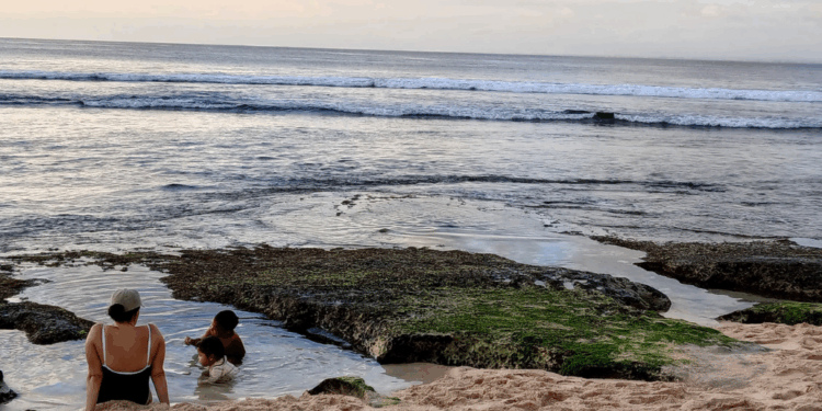 Bernostalgia ke Pantai Balangan: Dulu Terpencil Kini Terkenal