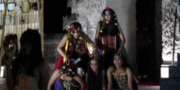 “Ngalempana”, Pertunjukan di Atas Panggung dan di Belakang Panggung Teater Sepit Tiying Institut Mpu Kuturan