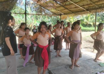 Melalui Tarian, Puitik Tubuh Orang Bali Terbentuk — Begitulah Workshop Latihan Tari Dasar di Festival ke Uma V