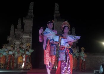 Citra Lestari dan Satia Budi, Pemenang Truna-Truni Dharma Duta Week IMK Singaraja:  Bicara Era Digital dan Mental Health Matters di Lingkungan Kampus  