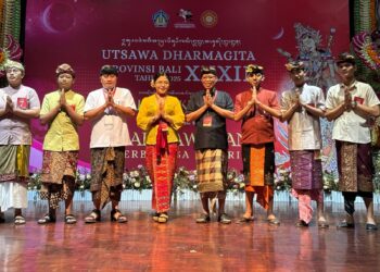 Aksi Anak-anak Muda dalam Lomba Dharmawacana Bahasa Inggris di Ajang Utsawa Dharma Gita