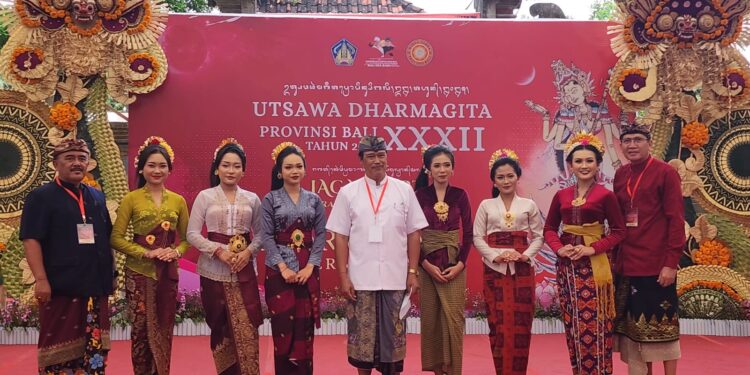 “Lengut” Bahasa Remaja Putri dalam Lomba Dharmawacana Berbahasa Bali Utsawa Dharma Gita 2025