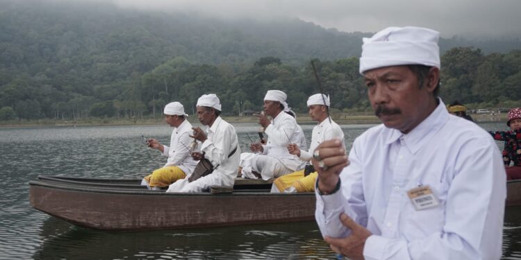 Tradisi Alilitan Catur Desa Adat Tamblingan: Tradisi Pemuliaan Air yang Kini Jadi Warisan Budaya Takbenda Indonesia
