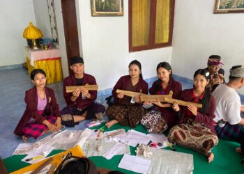 [Tuturangan Ambengan 1]: Menyentuh Lontar, Menyentuh Ingatan Leluhur