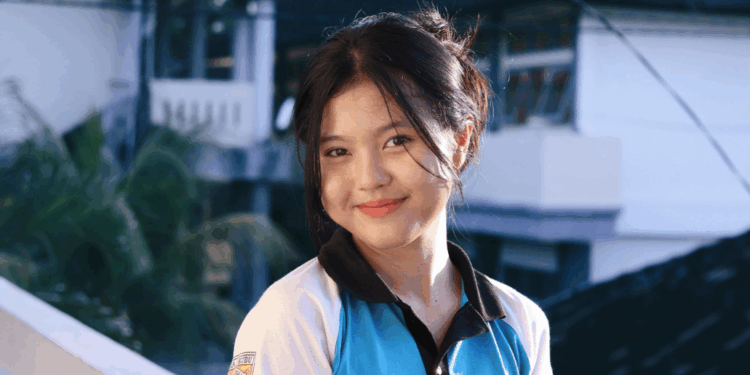 Ayu Candri Pratiwi, Bintang Baca Puisi dari SMAN 1 Kubu — Juara di Festival Nasional Seni Pelajar Jembrana