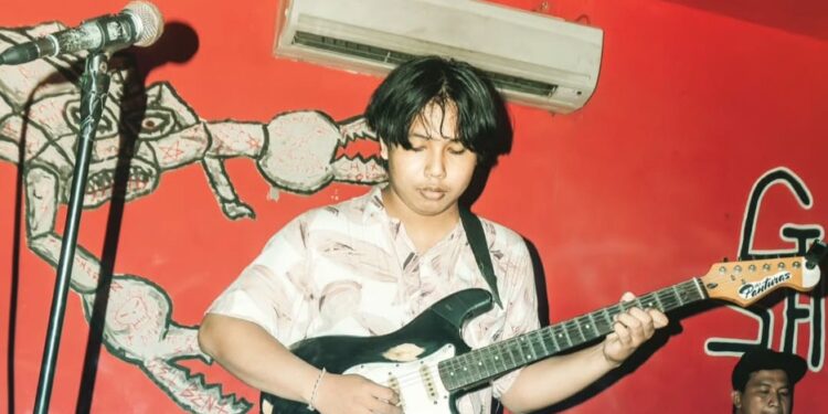 Dickde dan “Ketut Jegeg Bulan”: Alunan Surf Rock dari Pantai Pering