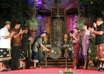 Festival Ini Telah Menjadi Pengalaman yang Mengubah Hidup — Dari Pembukaan Ubud Writers & Readers Festival 2025