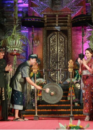 Festival Ini Telah Menjadi Pengalaman yang Mengubah Hidup — Dari Pembukaan Ubud Writers & Readers Festival 2025